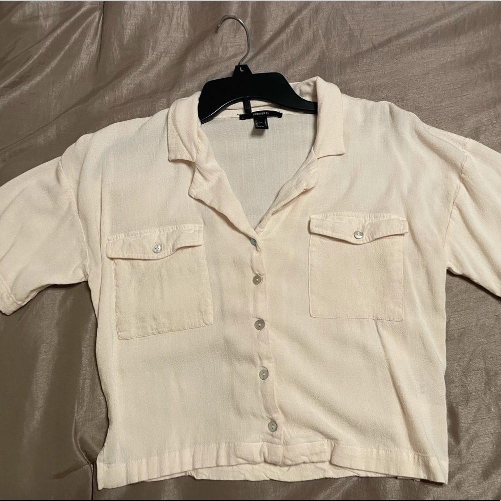 Forever 21 top size small in cream